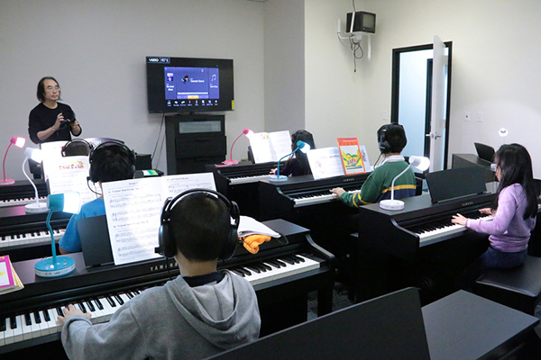 Các học viên tại trung tâm âm nhạc Thiên Cầm