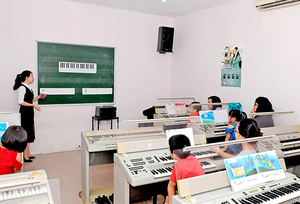 Lớp học đàn tại trung tâm âm nhạc Giai Điệu Việt